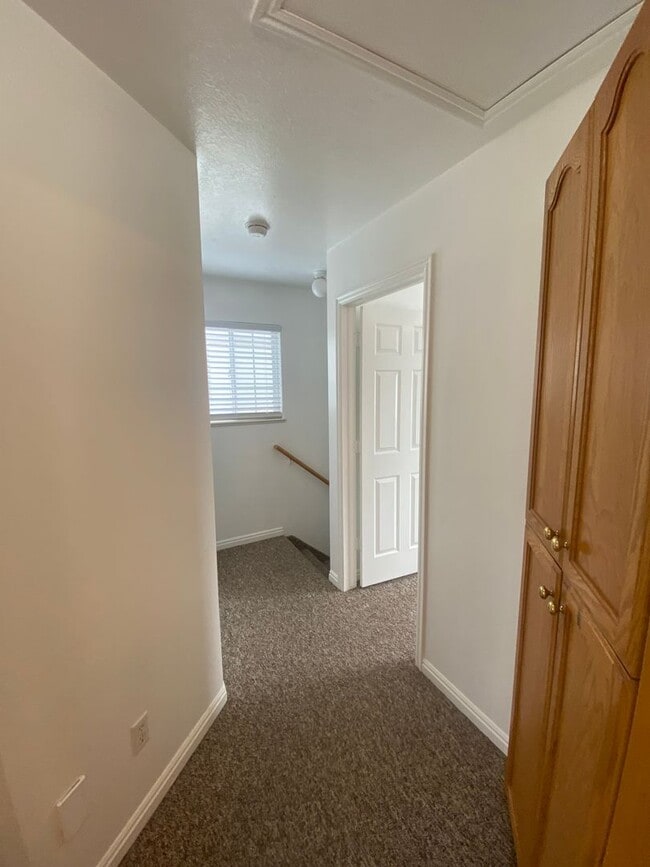 Building Photo - 1556 Talon Dr