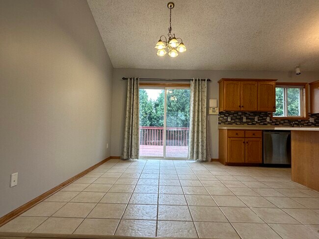 Building Photo - 6287 Fairway Dr NW