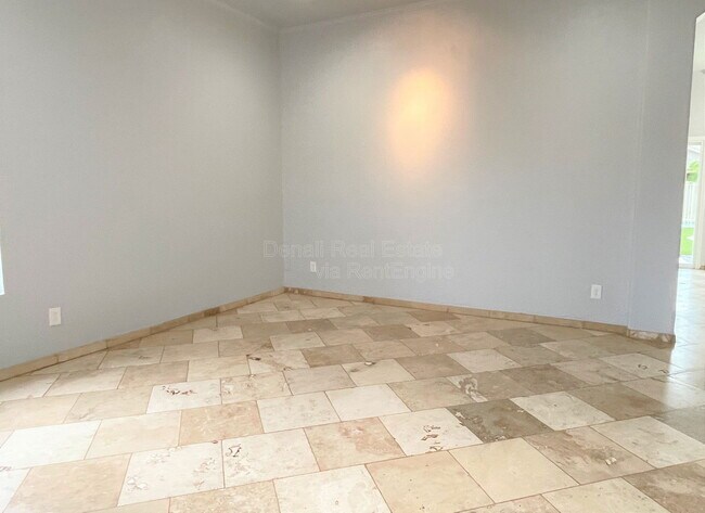 Building Photo - 5164 W Ross Dr