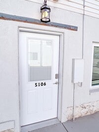 Building Photo - 1060 Louis St