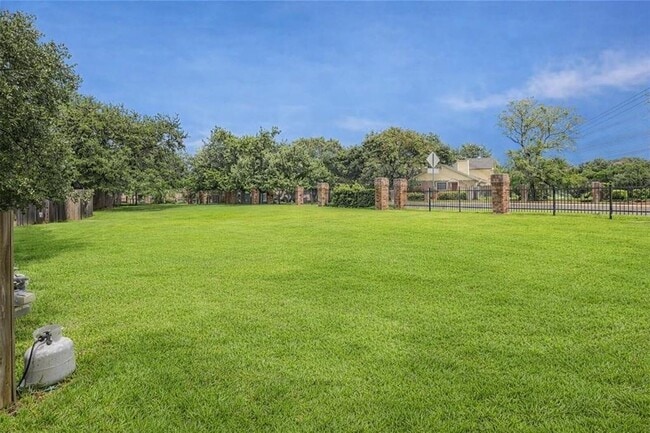 Building Photo - 1411 Gracy Farms Ln