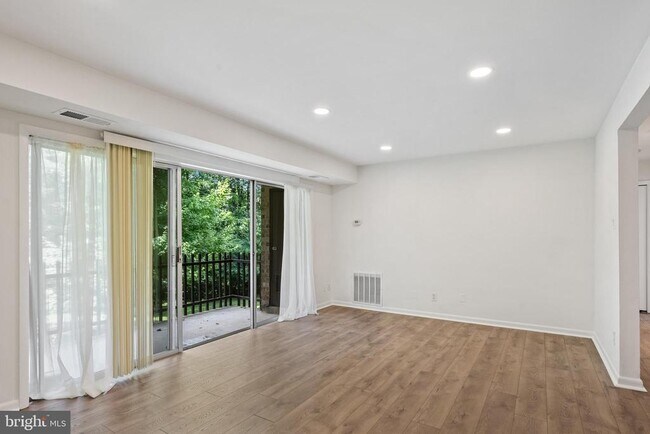 Building Photo - 11606 Vantage Hill Rd