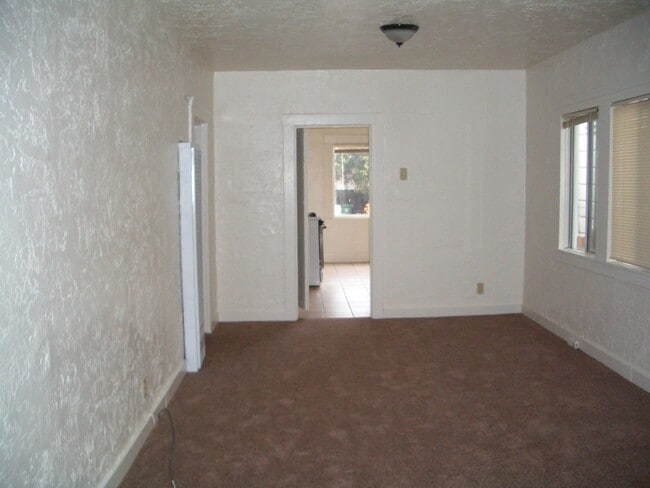 Building Photo - Welcome to our beautiful house on 96th Ave, Oakland CA. - Updated pictures coming soon.