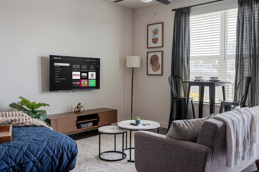 Building Photo - 2232 Empire Central Dr