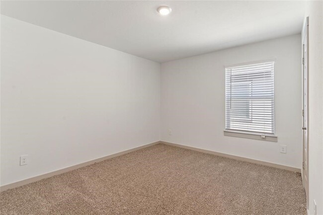 Building Photo - 29318 Hoelzen Holw Dr