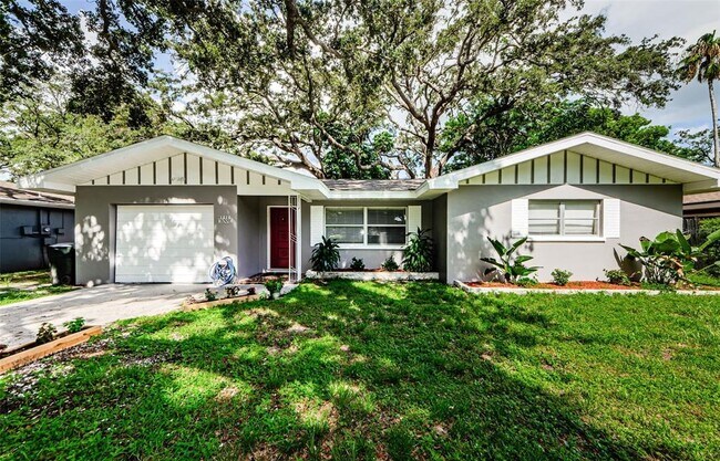 Primary Photo - 1310 Robin Hood Ln