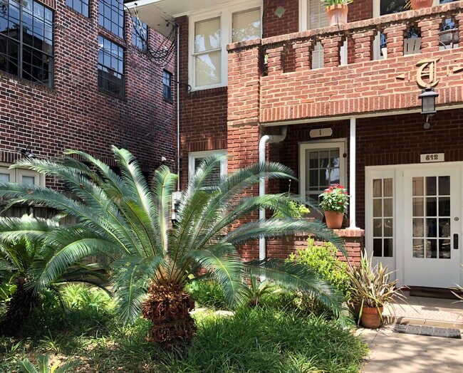 Sego Palms Porch 1 - 812 Branard St