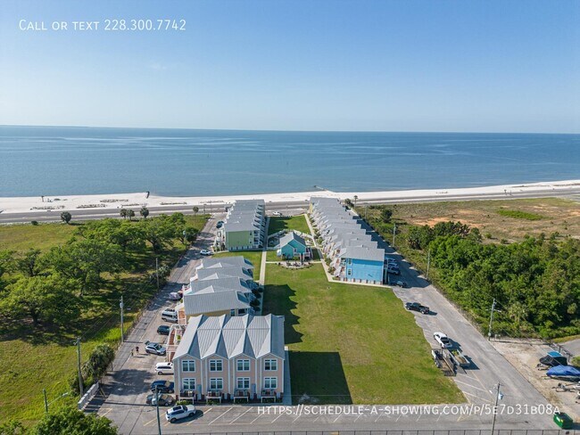 Building Photo - 1515 E Beach Blvd