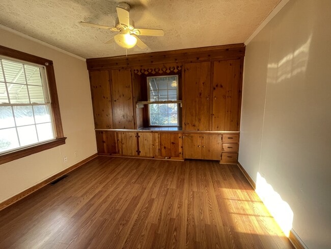 Building Photo - 270 Crescent Ln