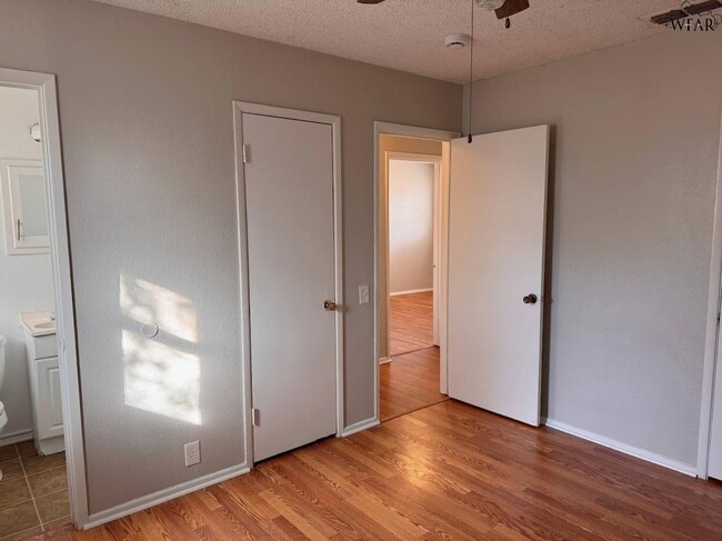 Building Photo - 1813 Westcliff Dr