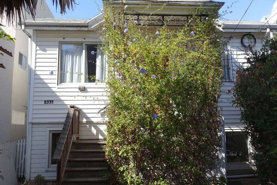 Building Photo - 2335 Blake St