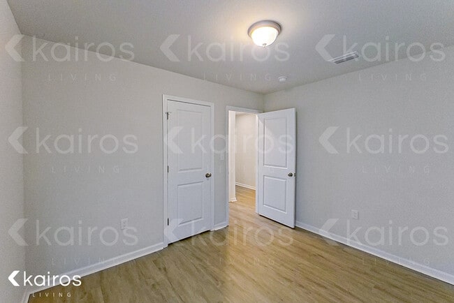 Building Photo - 157 Cora Rd