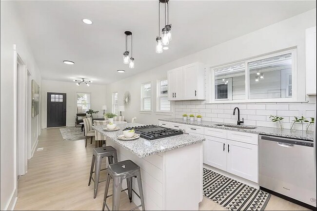 Building Photo - 1137 Saint Peter St