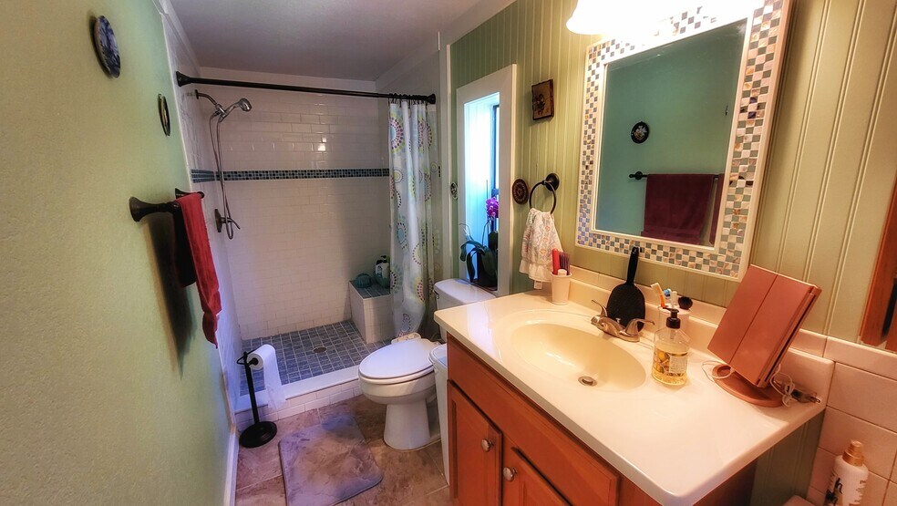 Building Photo - 523 Leaf Cir