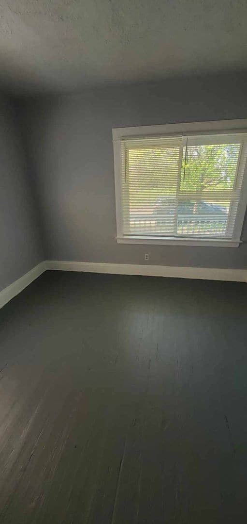 Building Photo - Charming 4-Bedroom Property in Prime Location