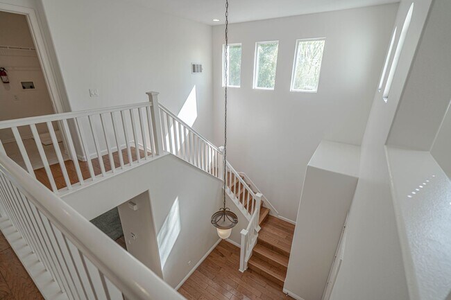 Building Photo - COMING SOON! 3 Bedroom Home for Rent in Santa Clarita!