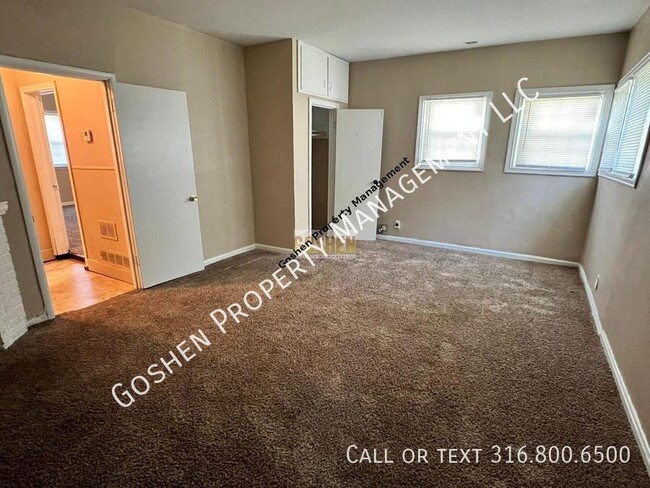 Building Photo - Spacious 4 Bedroom 1 Bathroom Gem