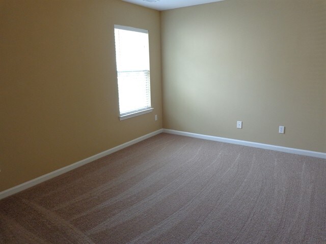 Building Photo - 433 Holland Springs Dr