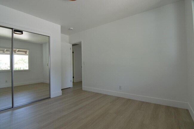Building Photo - 467 Luther Dr