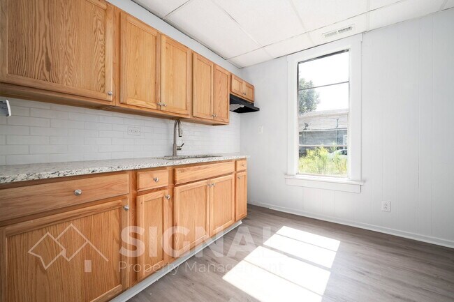 Building Photo - 512 16th St SW