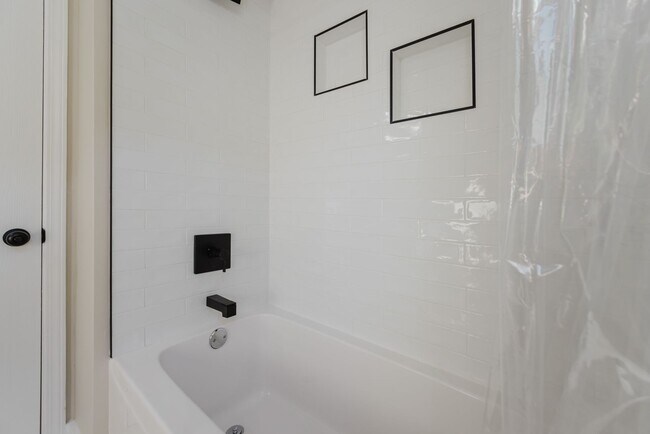 Building Photo - Beautiful Renovated 3 Bedroom and 2 Bathroom Home