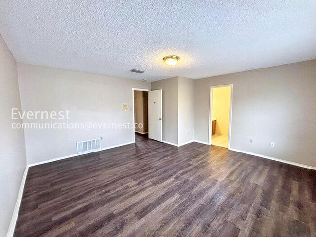 Building Photo - PROMO: Get 50% off the first month’s rent when you sign the lease today!  / 4 Bed, 2.5 Bath with ...