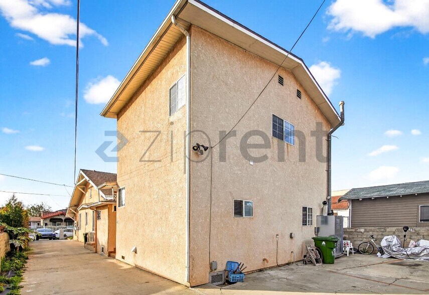 Building Photo - Unit