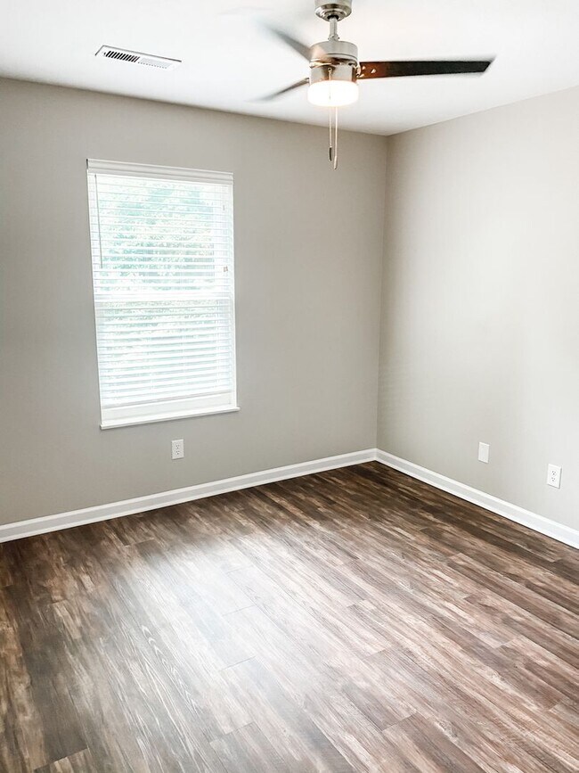 Building Photo - Beautifully updated 4 Bedroom/2.5 Bath Executive Rental in Farragut!
