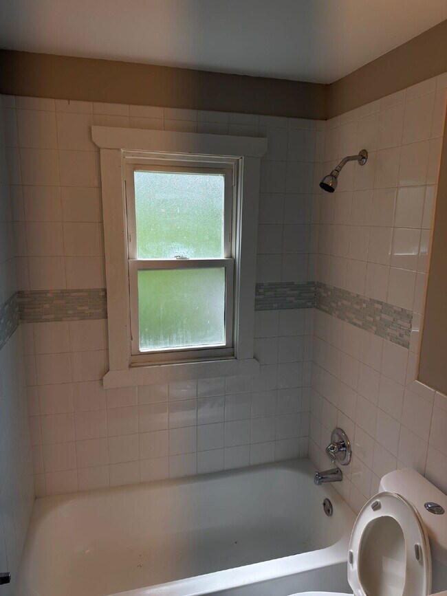 Building Photo - 6115 Avila Dr