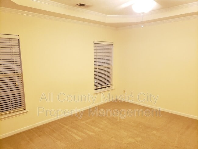 Building Photo - 905 Weatherside Ct