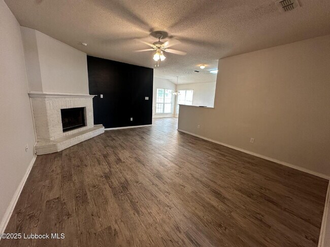 Building Photo - 536 N Kirby Ave