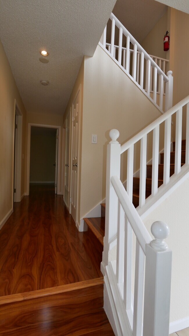 Building Photo - 318 Barbara Ln