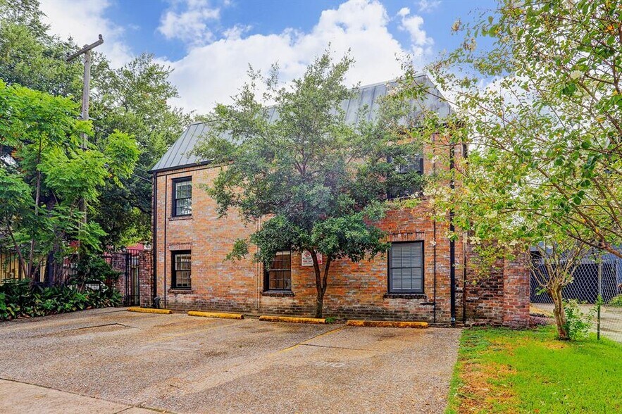 Building Photo - 2610 Whitney St