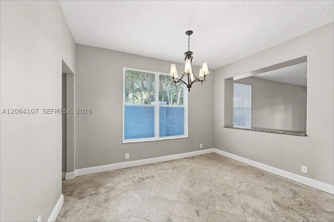 Building Photo - 1250 W Magnolia Cir