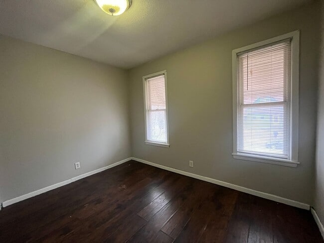 Building Photo - 1092 Edgerton St