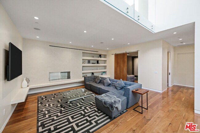 Building Photo - 3542 Knobhill Dr