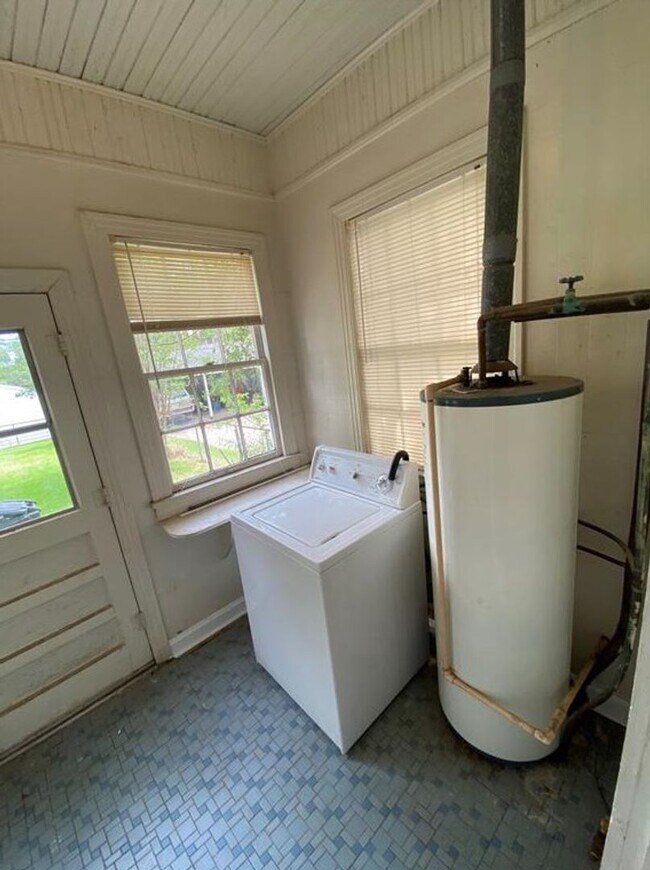 Building Photo - Adorable South Highland home