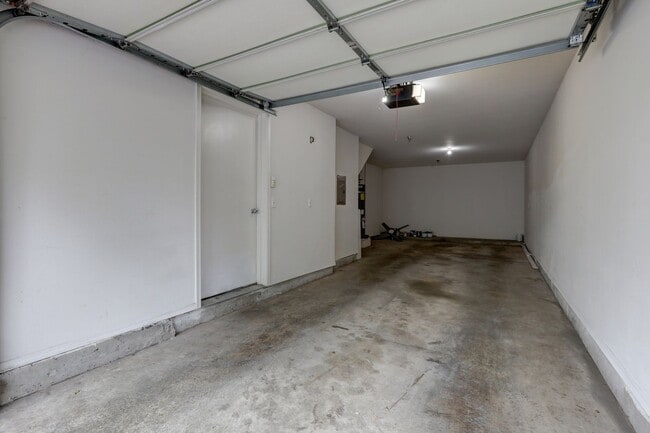 Building Photo - Newer 2 bedroom Townhome in Lynnwood