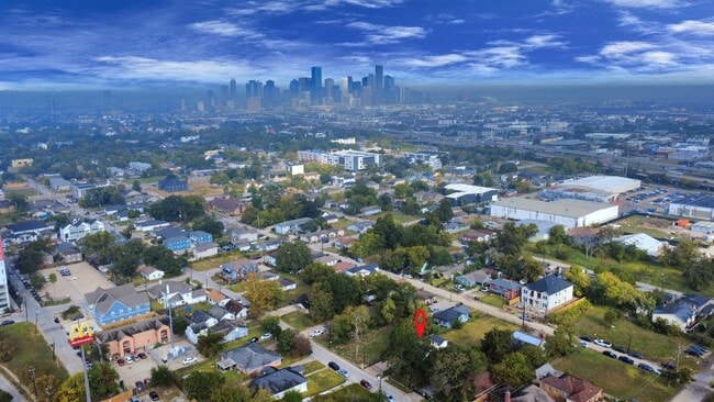 Building Photo - 3911 Anita St