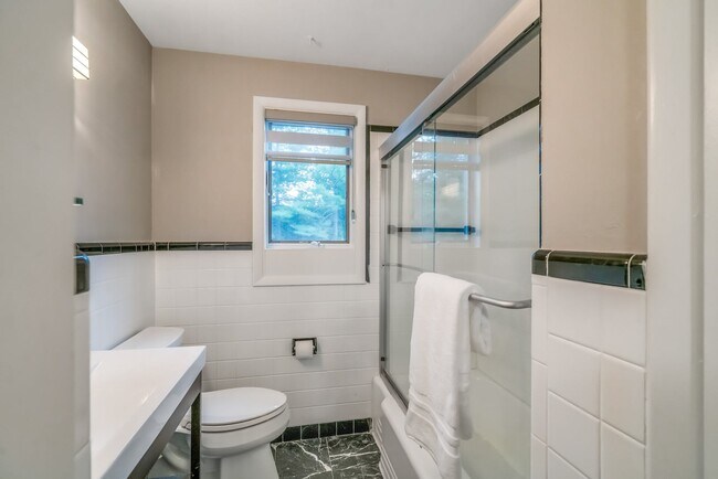 Building Photo - 8 Waibel Dr