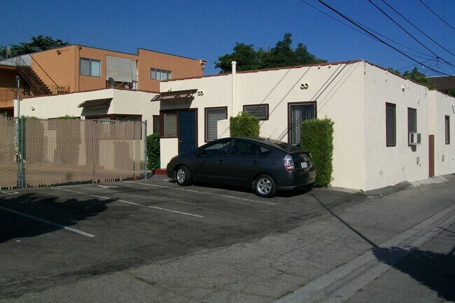 Building Photo - 417 E Elmwood Ave