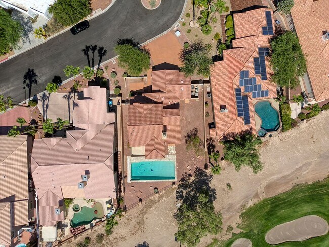Building Photo - POOL HOME WITH LUSCIOUS GOLF COURSE & MAJE...