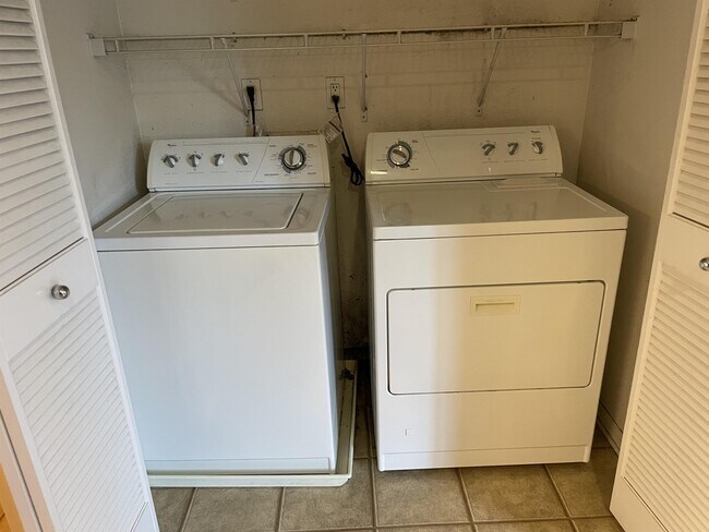 Building Photo - 300 Tesoro Gln