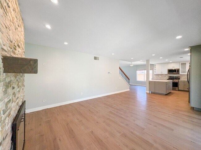 Building Photo - Beautifully updated 4-bed, 3-bath, two-sto...