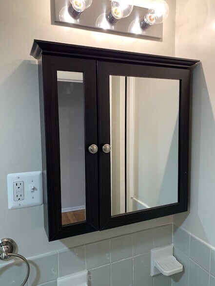 Building Photo - 3911 Pine St