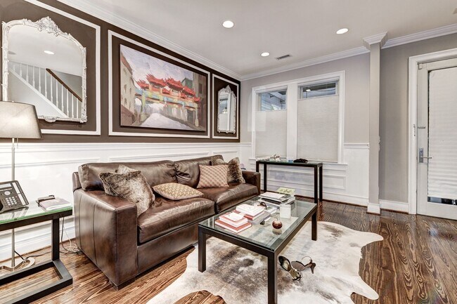 Building Photo - Renovated Contemporary - Available FURNISHED or unfurnished RENTAL