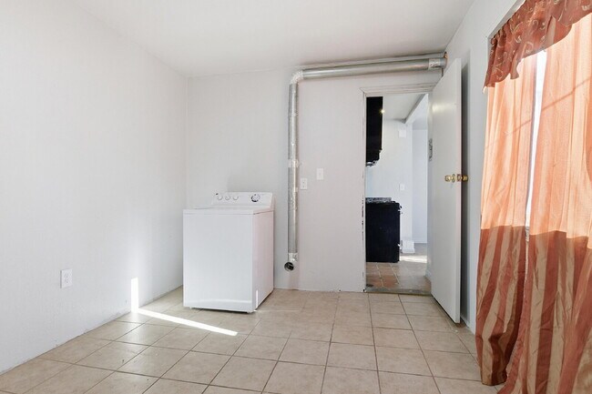 Building Photo - $2,030.95 - 3 Bedrooms, 1 Bathroom, Single Family Home in Aurora with fenced Yard!