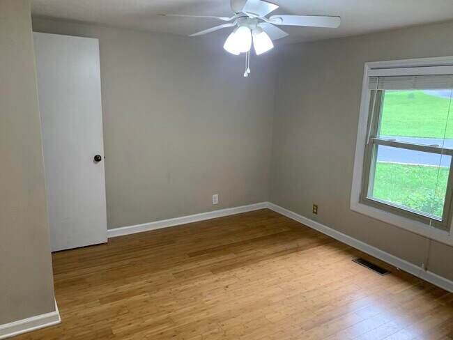 Building Photo - 4107 Vern Sikking Rd