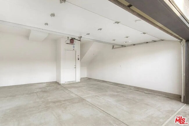 Building Photo - 3286 N Canary Way