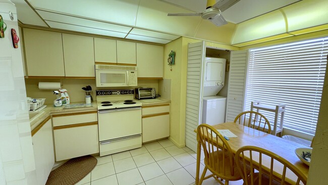 Building Photo - 14623 Bonaire Blvd